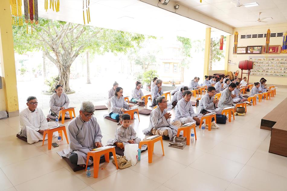 ĐẠO TRÀNG TRÌ TỤNG KINH ĐỊA TẠNG & TỪ BI THUỶ SÁM TẠI CHÙA ÂN THỌ ĐẠO TRÀNG TRÌ TỤNG KINH ĐỊA TẠNG & TỪ BI THUỶ SÁM TẠI CHÙA ÂN THỌ