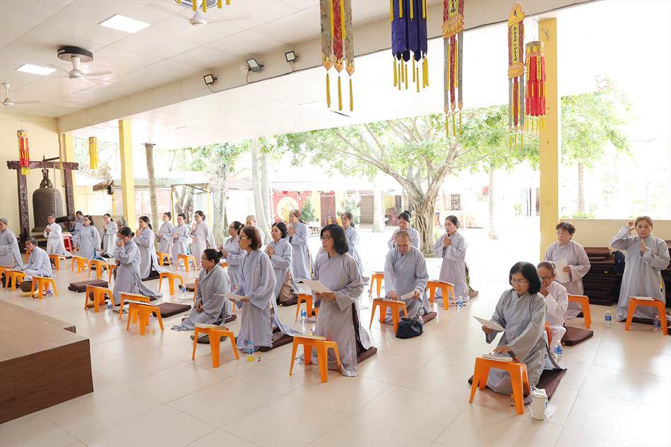 ĐẠO TRÀNG TRÌ TỤNG KINH ĐỊA TẠNG & TỪ BI THUỶ SÁM TẠI CHÙA ÂN THỌ ĐẠO TRÀNG TRÌ TỤNG KINH ĐỊA TẠNG & TỪ BI THUỶ SÁM TẠI CHÙA ÂN THỌ