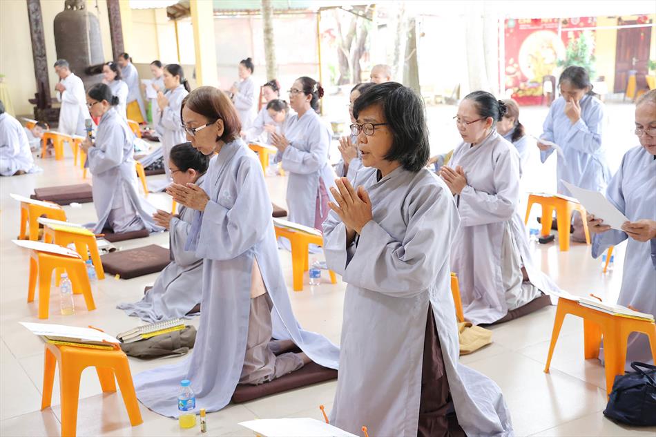 ĐẠO TRÀNG TRÌ TỤNG KINH ĐỊA TẠNG & TỪ BI THUỶ SÁM TẠI CHÙA ÂN THỌ ĐẠO TRÀNG TRÌ TỤNG KINH ĐỊA TẠNG & TỪ BI THUỶ SÁM TẠI CHÙA ÂN THỌ