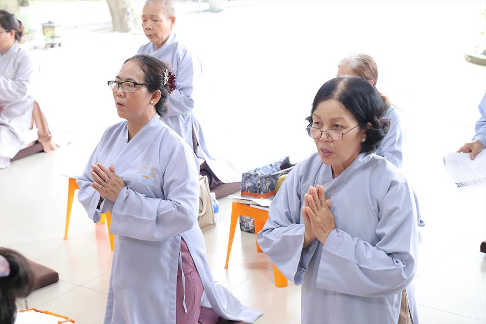 ĐẠO TRÀNG TRÌ TỤNG KINH ĐỊA TẠNG & TỪ BI THUỶ SÁM TẠI CHÙA ÂN THỌ ĐẠO TRÀNG TRÌ TỤNG KINH ĐỊA TẠNG & TỪ BI THUỶ SÁM TẠI CHÙA ÂN THỌ