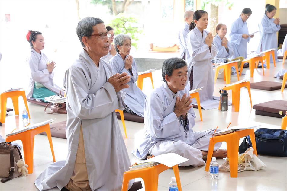 ĐẠO TRÀNG TRÌ TỤNG KINH ĐỊA TẠNG & TỪ BI THUỶ SÁM TẠI CHÙA ÂN THỌ ĐẠO TRÀNG TRÌ TỤNG KINH ĐỊA TẠNG & TỪ BI THUỶ SÁM TẠI CHÙA ÂN THỌ