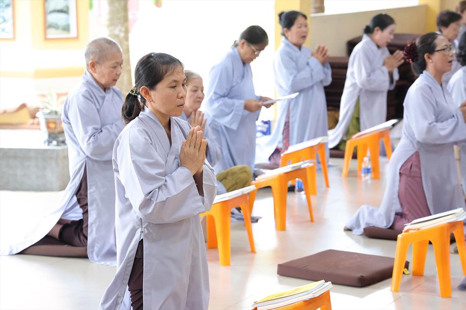 ĐẠO TRÀNG TRÌ TỤNG KINH ĐỊA TẠNG & TỪ BI THUỶ SÁM TẠI CHÙA ÂN THỌ ĐẠO TRÀNG TRÌ TỤNG KINH ĐỊA TẠNG & TỪ BI THUỶ SÁM TẠI CHÙA ÂN THỌ