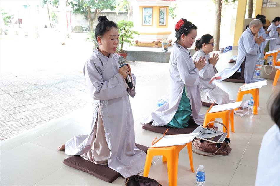 ĐẠO TRÀNG TRÌ TỤNG KINH ĐỊA TẠNG & TỪ BI THUỶ SÁM TẠI CHÙA ÂN THỌ ĐẠO TRÀNG TRÌ TỤNG KINH ĐỊA TẠNG & TỪ BI THUỶ SÁM TẠI CHÙA ÂN THỌ