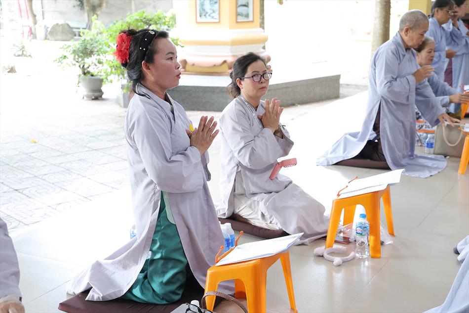 ĐẠO TRÀNG TRÌ TỤNG KINH ĐỊA TẠNG & TỪ BI THUỶ SÁM TẠI CHÙA ÂN THỌ ĐẠO TRÀNG TRÌ TỤNG KINH ĐỊA TẠNG & TỪ BI THUỶ SÁM TẠI CHÙA ÂN THỌ