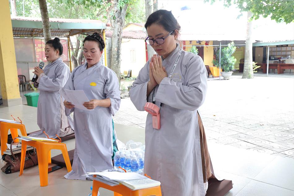 ĐẠO TRÀNG TRÌ TỤNG KINH ĐỊA TẠNG & TỪ BI THUỶ SÁM TẠI CHÙA ÂN THỌ ĐẠO TRÀNG TRÌ TỤNG KINH ĐỊA TẠNG & TỪ BI THUỶ SÁM TẠI CHÙA ÂN THỌ