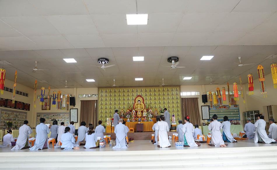 ĐẠO TRÀNG TRÌ TỤNG KINH ĐỊA TẠNG & TỪ BI THUỶ SÁM TẠI CHÙA ÂN THỌ ĐẠO TRÀNG TRÌ TỤNG KINH ĐỊA TẠNG & TỪ BI THUỶ SÁM TẠI CHÙA ÂN THỌ