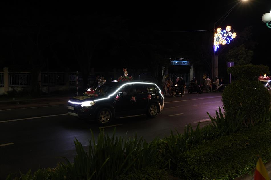 1 XE HOA BUỔI TỐI 1 XE HOA BUỔI TỐI