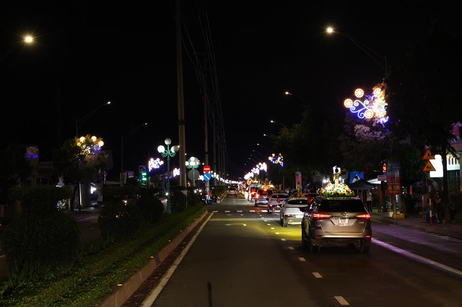 1 XE HOA BUỔI TỐI 1 XE HOA BUỔI TỐI