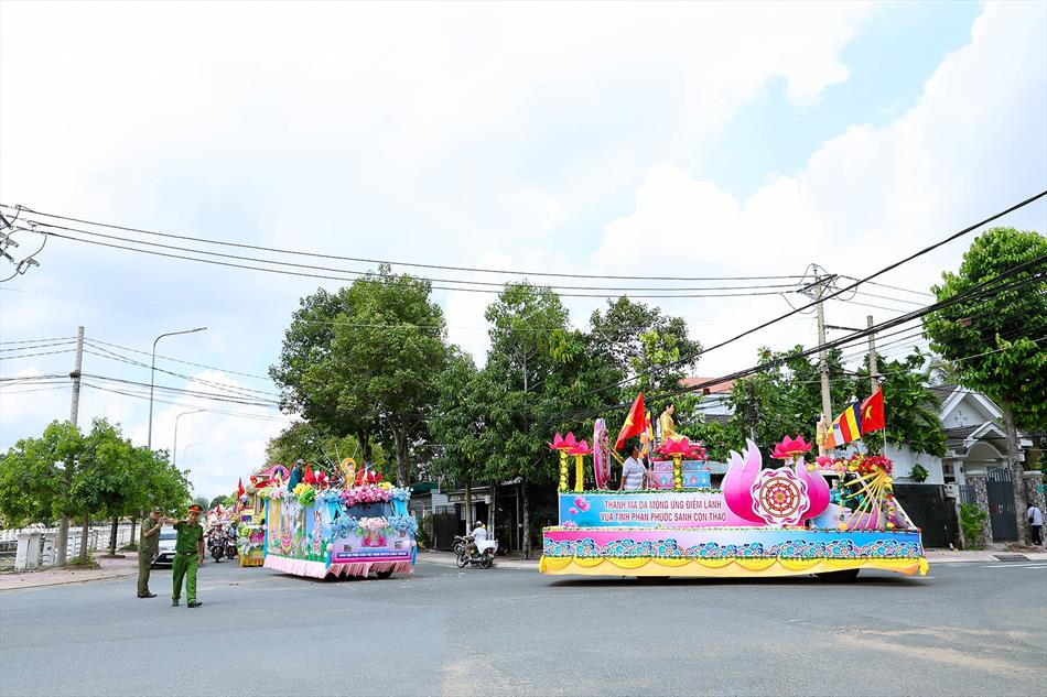 3 XE HOA NGÀY RẰM 3 XE HOA NGÀY RẰM