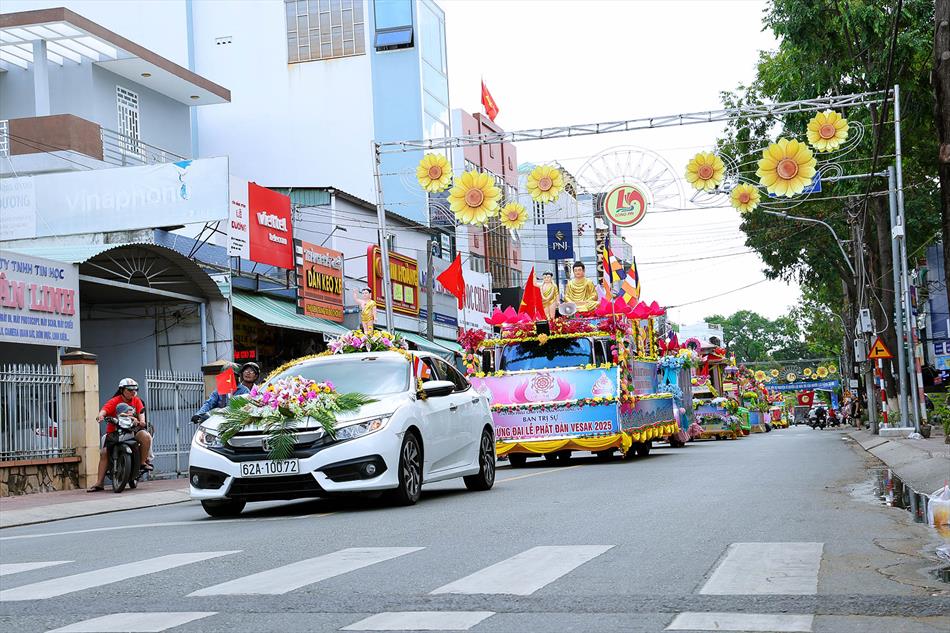 3 XE HOA NGÀY RẰM 3 XE HOA NGÀY RẰM