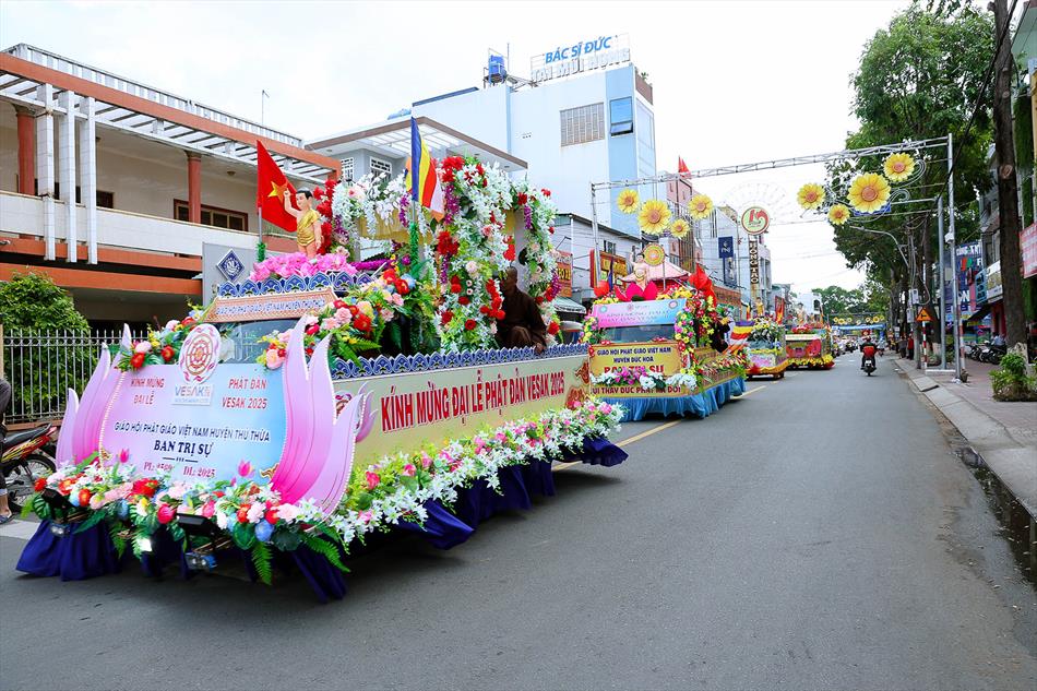 3 XE HOA NGÀY RẰM 3 XE HOA NGÀY RẰM