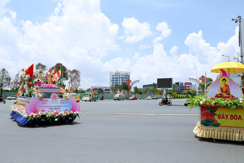 3 XE HOA NGÀY RẰM 3 XE HOA NGÀY RẰM