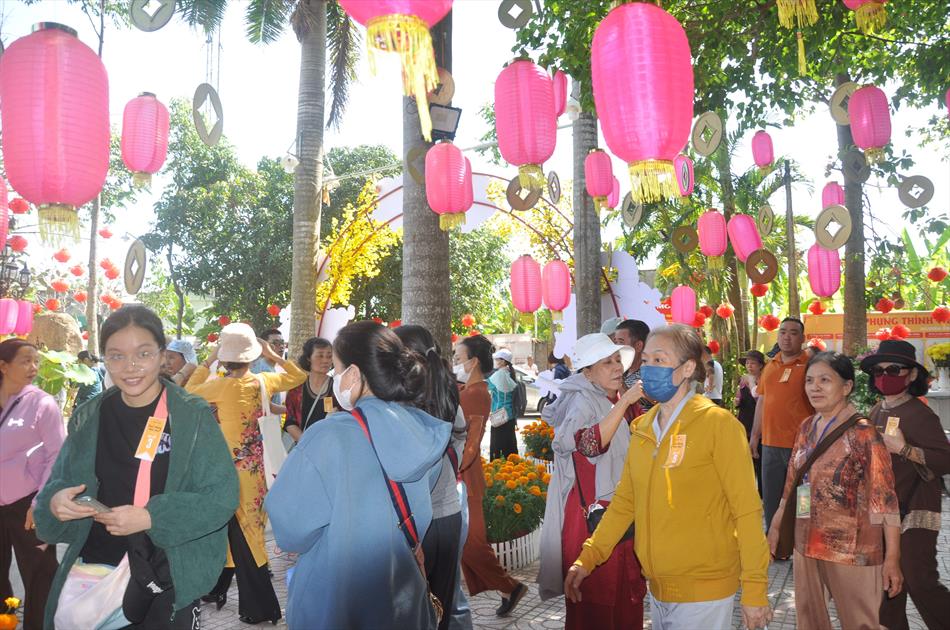 Chùa Ân Thọ đón tiếp đoàn hành hương thập tự của chùa Từ Tân