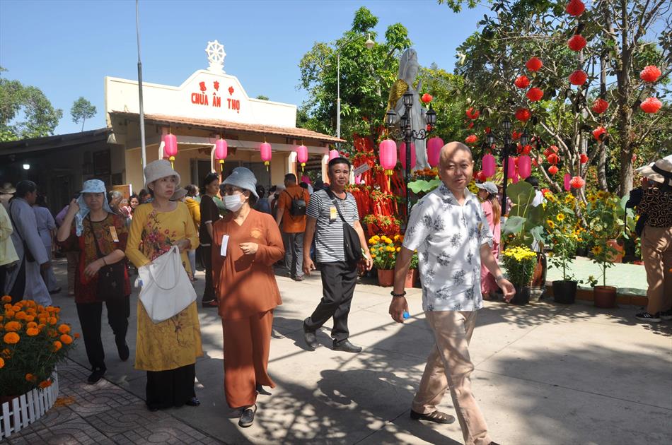 Chùa Ân Thọ đón tiếp đoàn hành hương thập tự của chùa Từ Tân