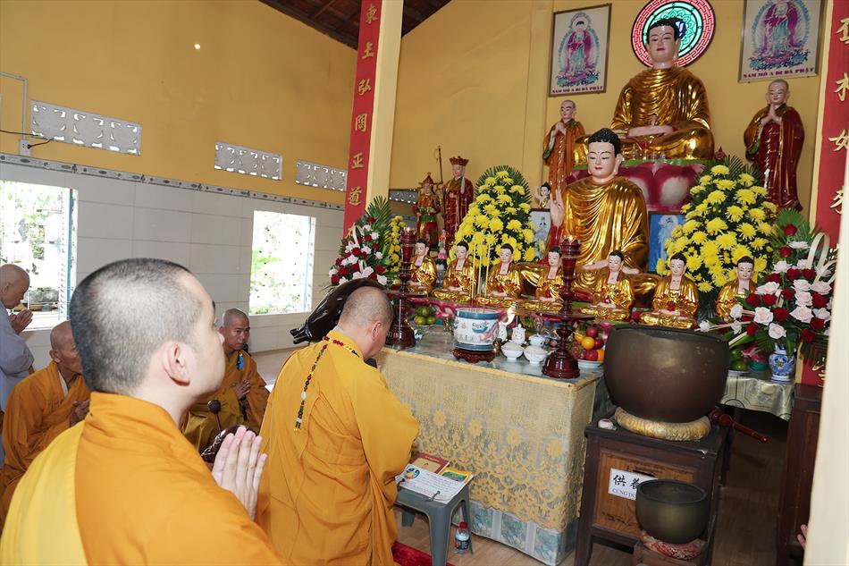 1 KHOÁ LỄ TỤNG KINH 1 KHOÁ LỄ TỤNG KINH
