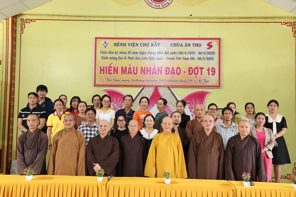 LÃNH ĐẠO GIÁO HỘI PHẬT GIÁO TỈNH NHÀ QUAN TÂM VÀ ĐỘNG VIÊN LÃNH ĐẠO GIÁO HỘI PHẬT GIÁO TỈNH NHÀ QUAN TÂM VÀ ĐỘNG VIÊN