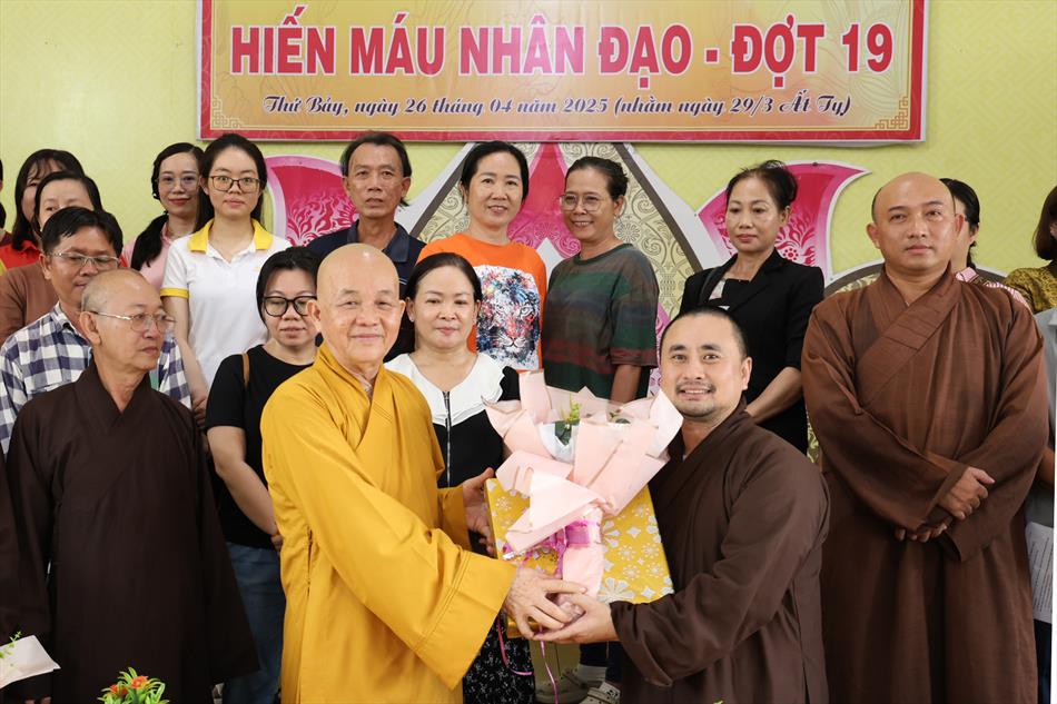 LÃNH ĐẠO GIÁO HỘI PHẬT GIÁO TỈNH NHÀ QUAN TÂM VÀ ĐỘNG VIÊN LÃNH ĐẠO GIÁO HỘI PHẬT GIÁO TỈNH NHÀ QUAN TÂM VÀ ĐỘNG VIÊN