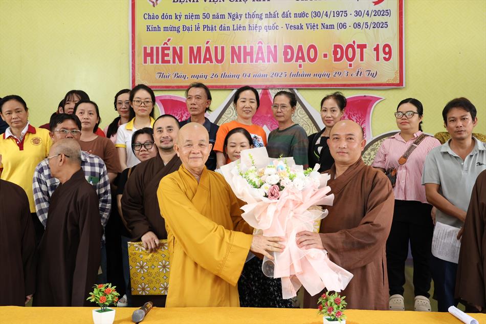 LÃNH ĐẠO GIÁO HỘI PHẬT GIÁO TỈNH NHÀ QUAN TÂM VÀ ĐỘNG VIÊN LÃNH ĐẠO GIÁO HỘI PHẬT GIÁO TỈNH NHÀ QUAN TÂM VÀ ĐỘNG VIÊN