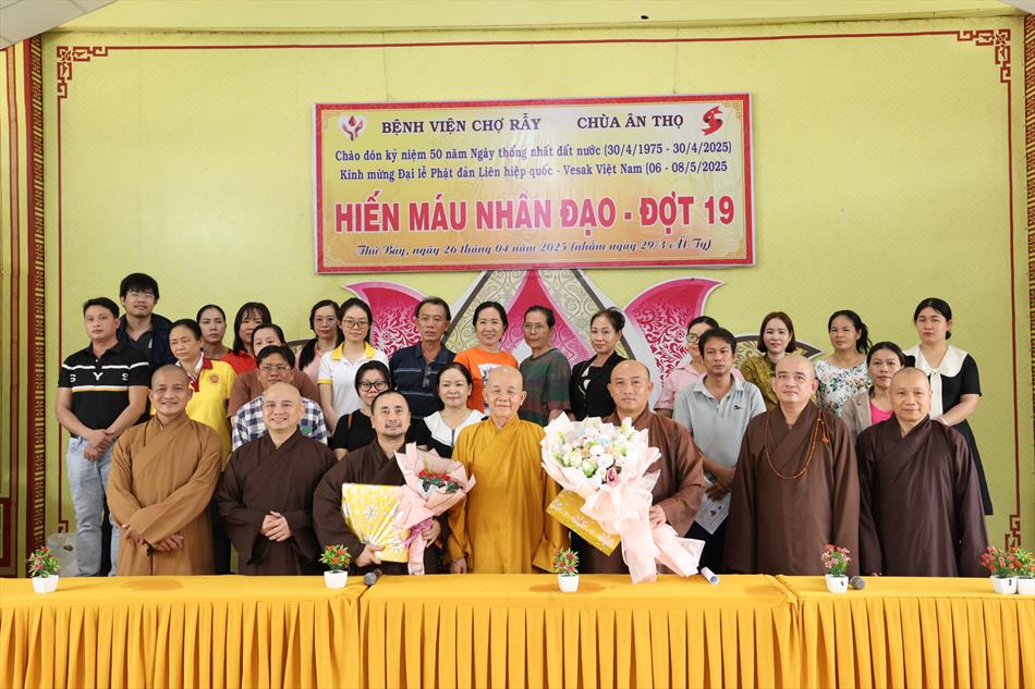 LÃNH ĐẠO GIÁO HỘI PHẬT GIÁO TỈNH NHÀ QUAN TÂM VÀ ĐỘNG VIÊN LÃNH ĐẠO GIÁO HỘI PHẬT GIÁO TỈNH NHÀ QUAN TÂM VÀ ĐỘNG VIÊN