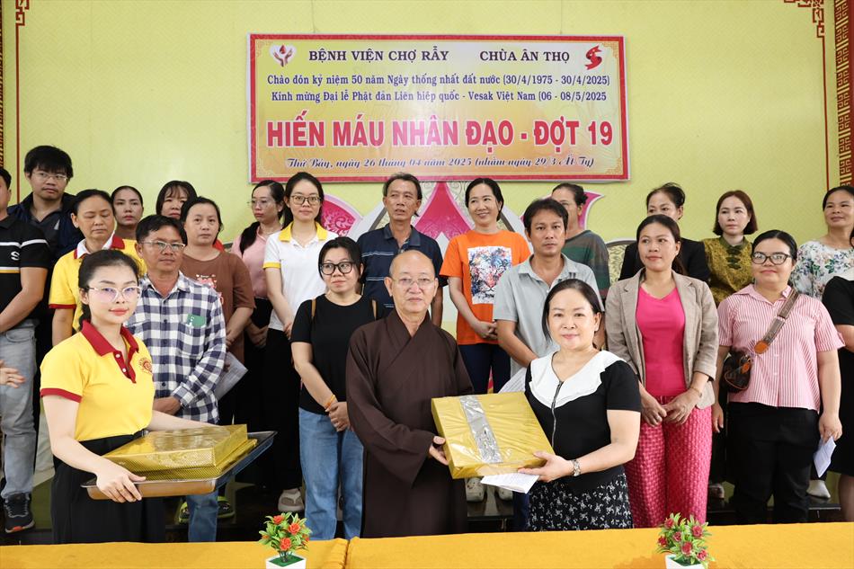 LÃNH ĐẠO GIÁO HỘI PHẬT GIÁO TỈNH NHÀ QUAN TÂM VÀ ĐỘNG VIÊN LÃNH ĐẠO GIÁO HỘI PHẬT GIÁO TỈNH NHÀ QUAN TÂM VÀ ĐỘNG VIÊN