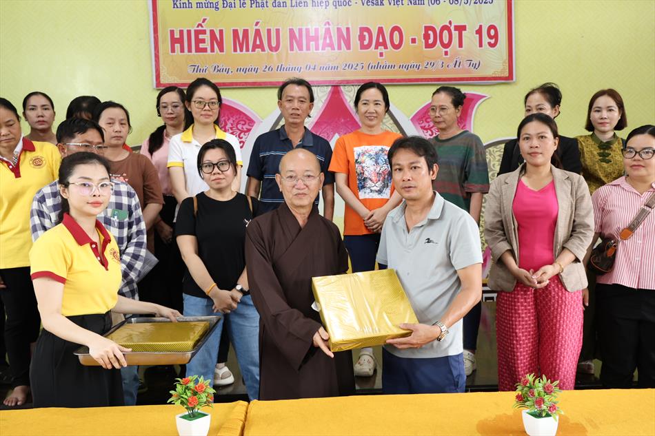 LÃNH ĐẠO GIÁO HỘI PHẬT GIÁO TỈNH NHÀ QUAN TÂM VÀ ĐỘNG VIÊN LÃNH ĐẠO GIÁO HỘI PHẬT GIÁO TỈNH NHÀ QUAN TÂM VÀ ĐỘNG VIÊN