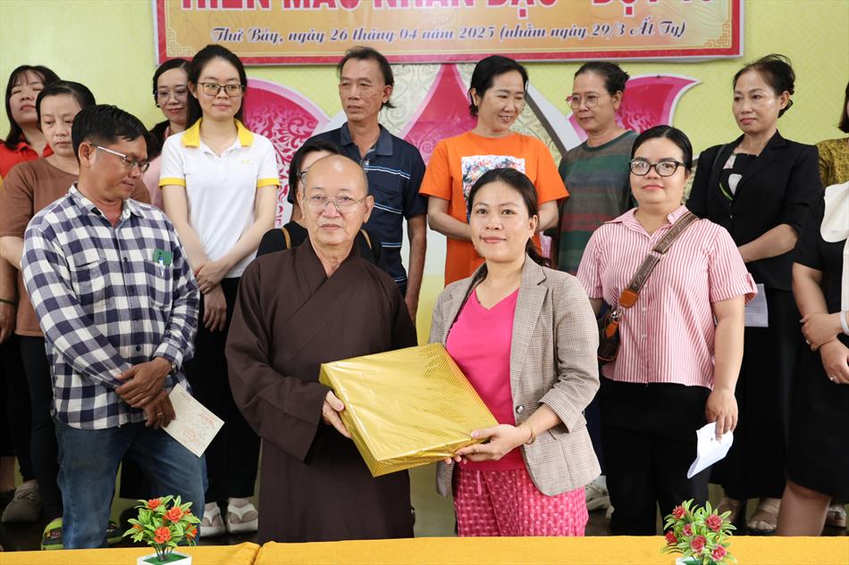 LÃNH ĐẠO GIÁO HỘI PHẬT GIÁO TỈNH NHÀ QUAN TÂM VÀ ĐỘNG VIÊN LÃNH ĐẠO GIÁO HỘI PHẬT GIÁO TỈNH NHÀ QUAN TÂM VÀ ĐỘNG VIÊN