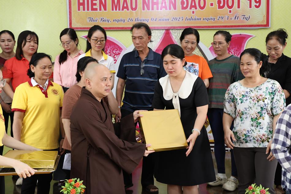 LÃNH ĐẠO GIÁO HỘI PHẬT GIÁO TỈNH NHÀ QUAN TÂM VÀ ĐỘNG VIÊN LÃNH ĐẠO GIÁO HỘI PHẬT GIÁO TỈNH NHÀ QUAN TÂM VÀ ĐỘNG VIÊN