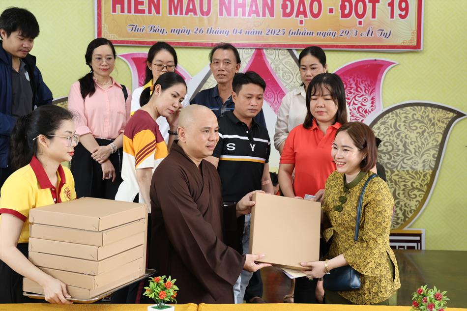 LÃNH ĐẠO GIÁO HỘI PHẬT GIÁO TỈNH NHÀ QUAN TÂM VÀ ĐỘNG VIÊN LÃNH ĐẠO GIÁO HỘI PHẬT GIÁO TỈNH NHÀ QUAN TÂM VÀ ĐỘNG VIÊN