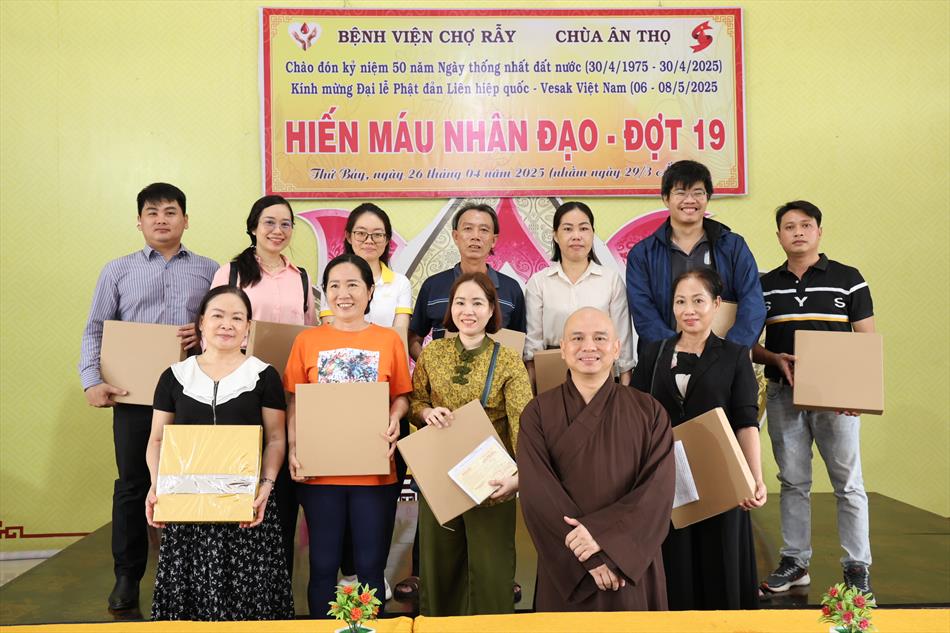 LÃNH ĐẠO GIÁO HỘI PHẬT GIÁO TỈNH NHÀ QUAN TÂM VÀ ĐỘNG VIÊN LÃNH ĐẠO GIÁO HỘI PHẬT GIÁO TỈNH NHÀ QUAN TÂM VÀ ĐỘNG VIÊN