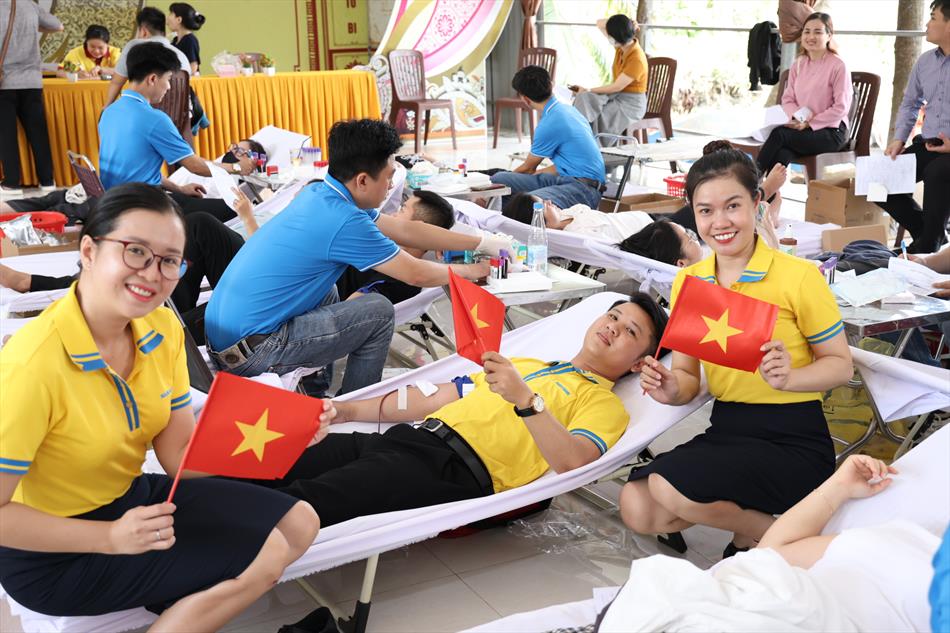 HIẾN MÁU - TẤM LÒNG VÌ THA NHÂN HIẾN MÁU - TẤM LÒNG VÌ THA NHÂN