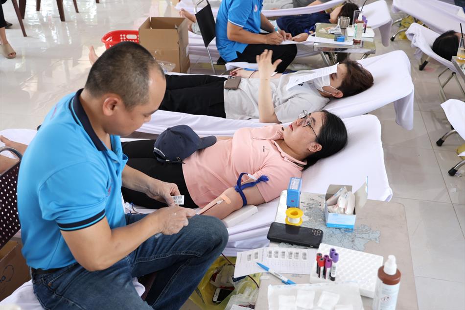 HIẾN MÁU - TẤM LÒNG VÌ THA NHÂN HIẾN MÁU - TẤM LÒNG VÌ THA NHÂN