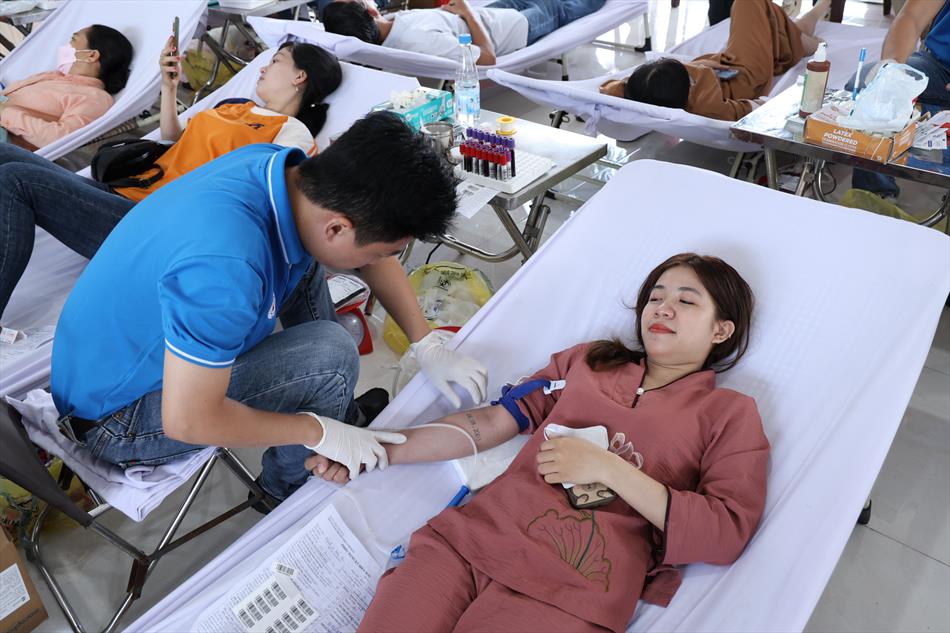 HIẾN MÁU - TẤM LÒNG VÌ THA NHÂN HIẾN MÁU - TẤM LÒNG VÌ THA NHÂN