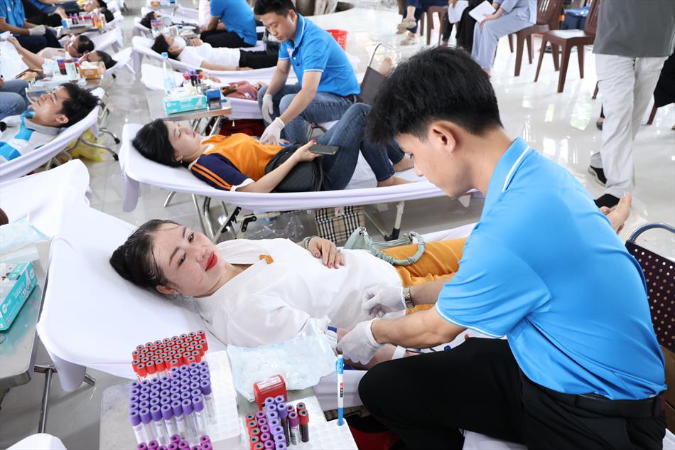 HIẾN MÁU - TẤM LÒNG VÌ THA NHÂN HIẾN MÁU - TẤM LÒNG VÌ THA NHÂN
