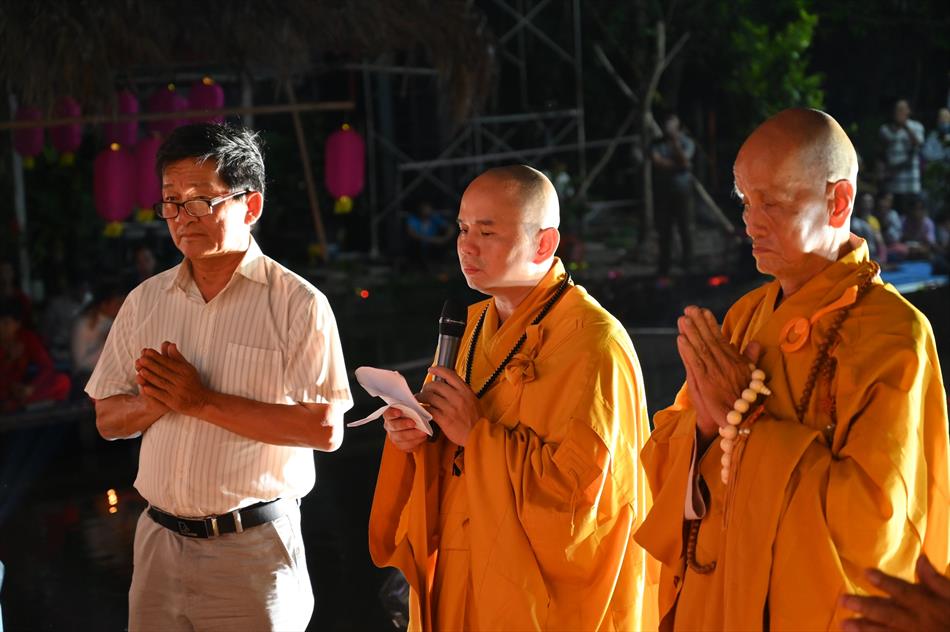 Hàng ngàn người tham dự Đại lễ Phật đản tại chùa Ân Thọ