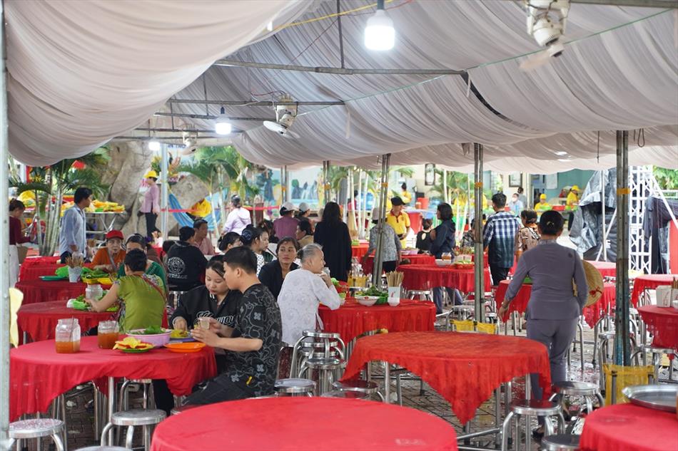Hình ảnh ngày Phật đản 2025 tại chùa Ân Thọ: buổi sáng và chiều