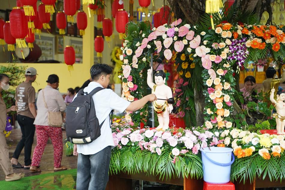 Hình ảnh ngày Phật đản 2025 tại chùa Ân Thọ: buổi sáng và chiều