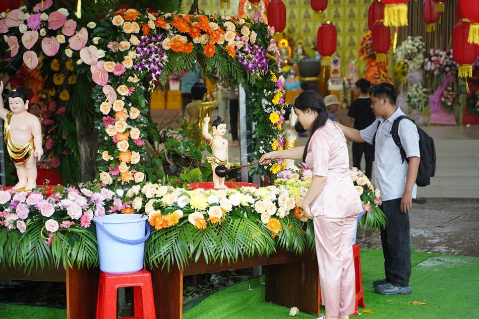 Hình ảnh ngày Phật đản 2025 tại chùa Ân Thọ: buổi sáng và chiều