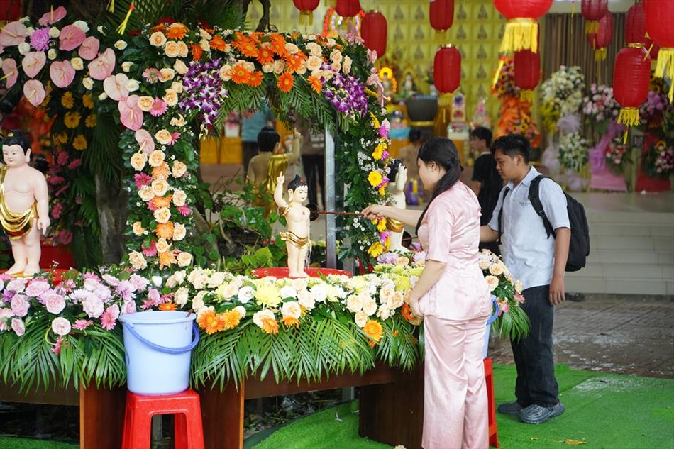 Hình ảnh ngày Phật đản 2025 tại chùa Ân Thọ: buổi sáng và chiều
