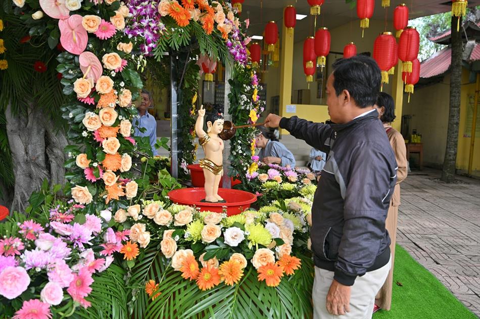 Hình ảnh ngày Phật đản 2025 tại chùa Ân Thọ: buổi sáng và chiều