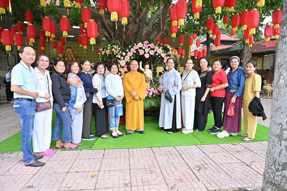 Hình ảnh ngày Phật đản 2025 tại chùa Ân Thọ: buổi sáng và chiều