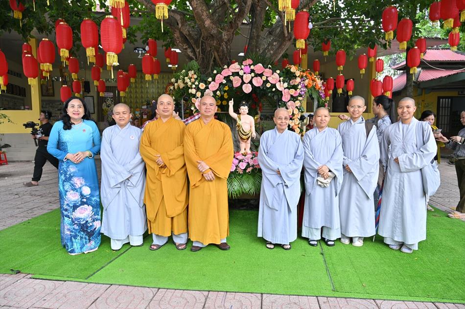 Hình ảnh ngày Phật đản 2025 tại chùa Ân Thọ: buổi sáng và chiều