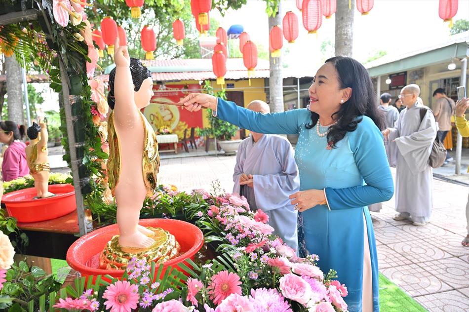 Hình ảnh ngày Phật đản 2025 tại chùa Ân Thọ: buổi sáng và chiều
