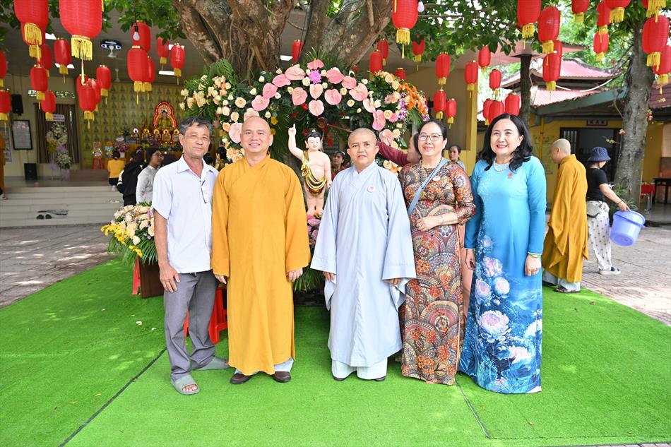 Hình ảnh ngày Phật đản 2025 tại chùa Ân Thọ: buổi sáng và chiều
