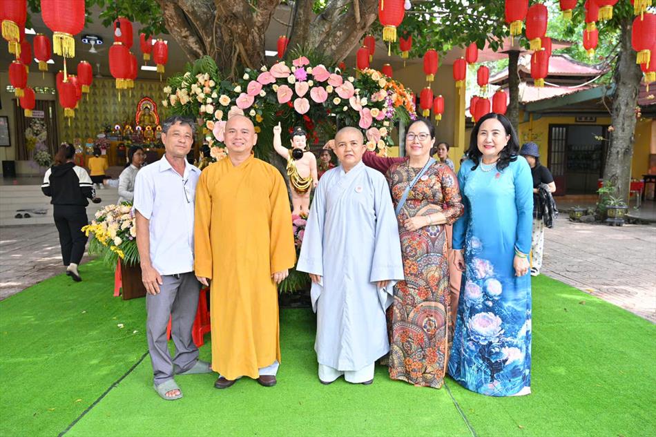 Hình ảnh ngày Phật đản 2025 tại chùa Ân Thọ: buổi sáng và chiều