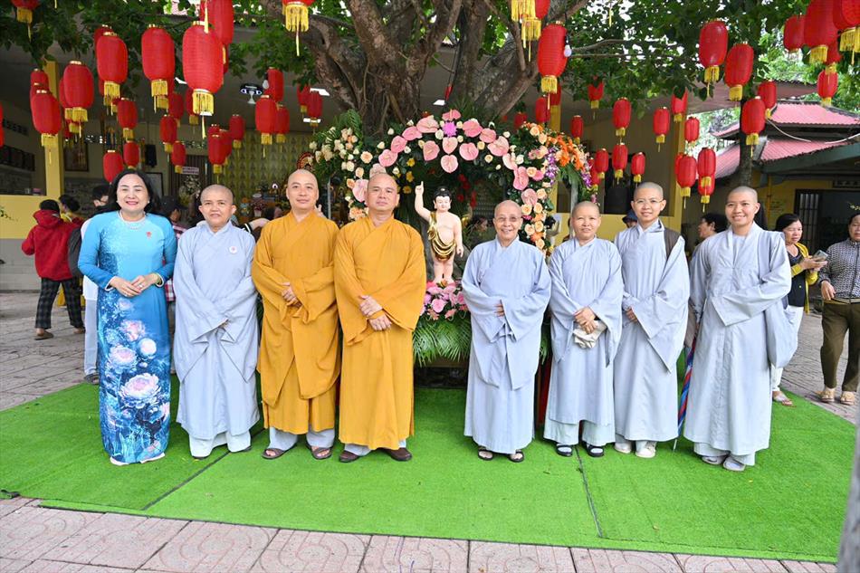 Hình ảnh ngày Phật đản 2025 tại chùa Ân Thọ: buổi sáng và chiều