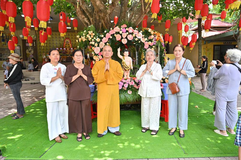Hình ảnh ngày Phật đản 2025 tại chùa Ân Thọ: buổi sáng và chiều