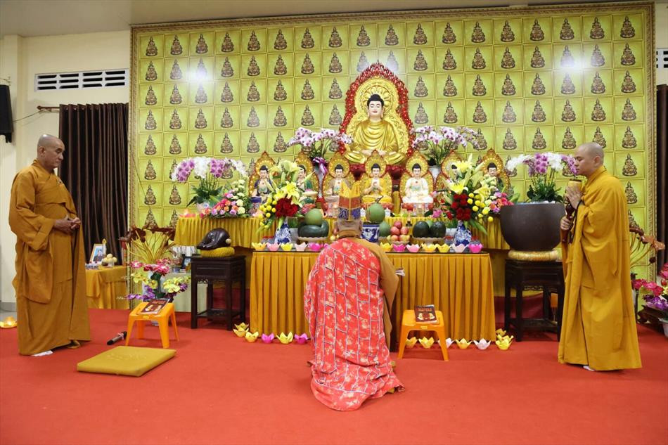 Hoa đăng vía Đức Phật A Di Đà tại chùa Ân Thọ – 2022