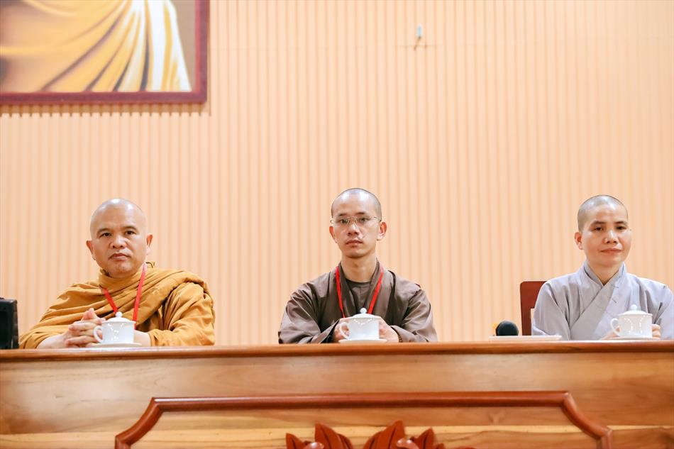 4 THĂM LƯU TRÚ NI 4 THĂM LƯU TRÚ NI