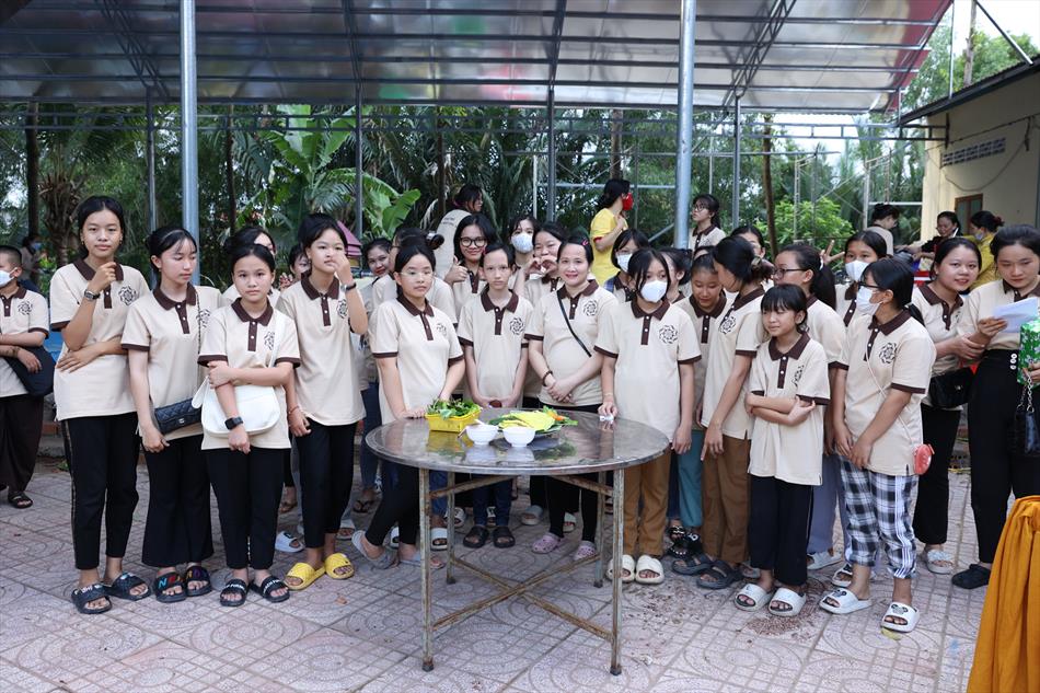 Hội thi đỗ bánh xèo trong khóa tu tuổi trẻ mùa Phật đản 2023 