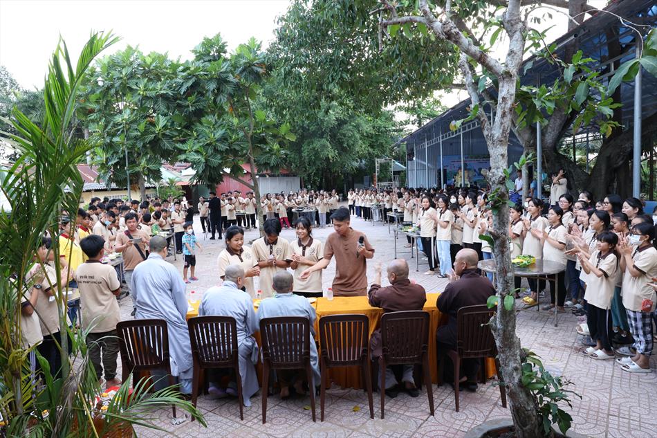 Hội thi đỗ bánh xèo trong khóa tu tuổi trẻ mùa Phật đản 2023 